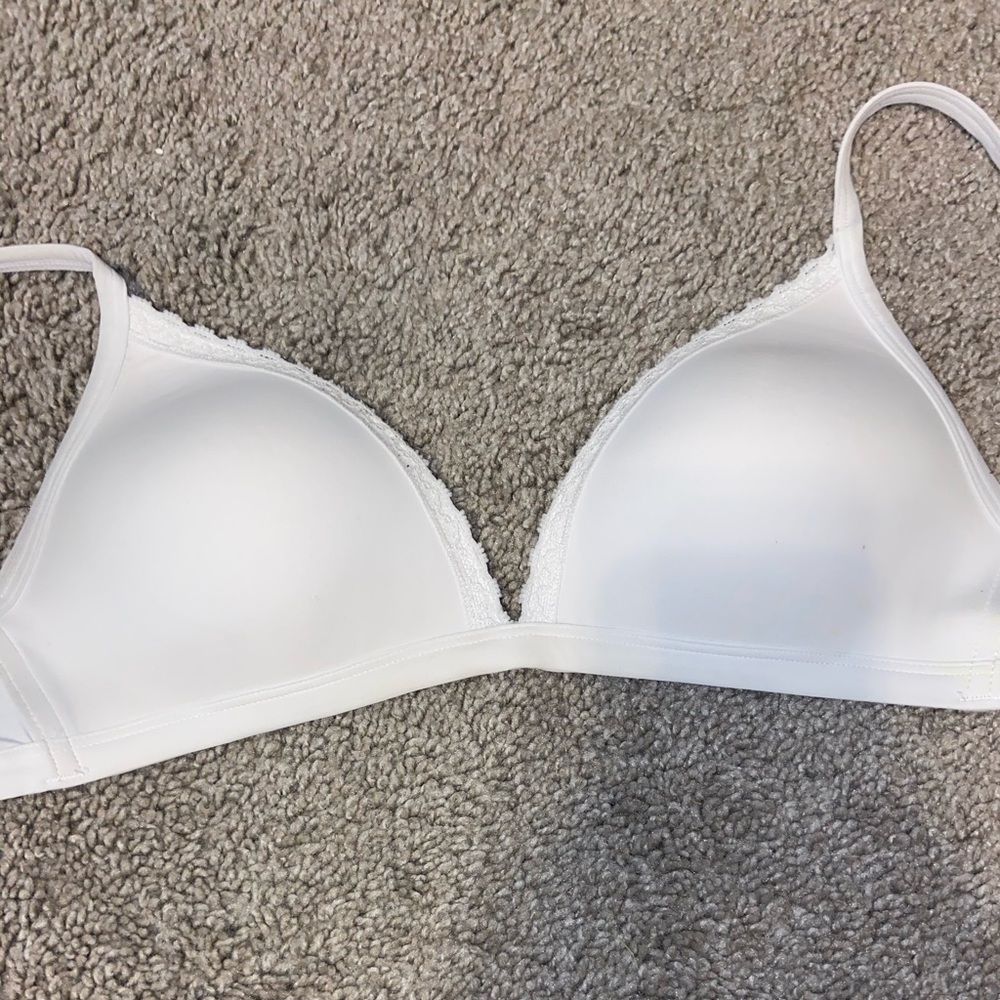 Jasmine and Ginger: White bra
